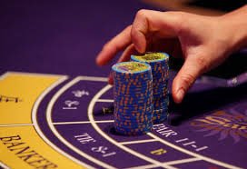 Antarmuka aplikasi mobile montana88 menampilkan menu dealer langsung dan pasar sportsbook